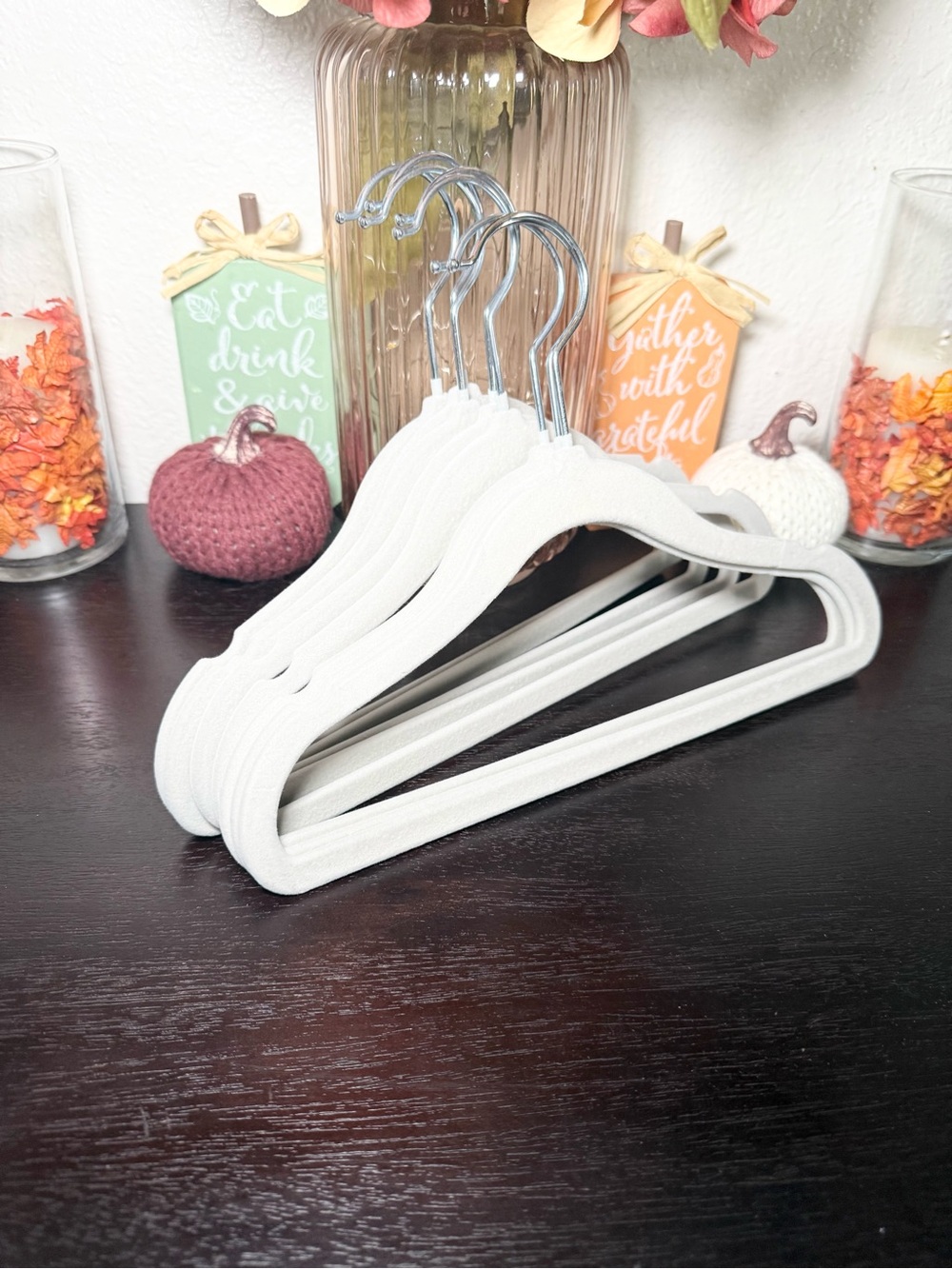 8 pack kids velvet hangers. Brand new.
